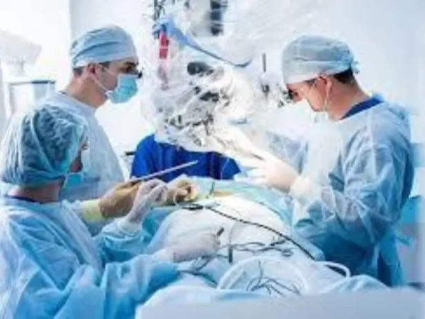 التدخلات الميكروسكوبية وتدخلات مناظير العمود الفقري
